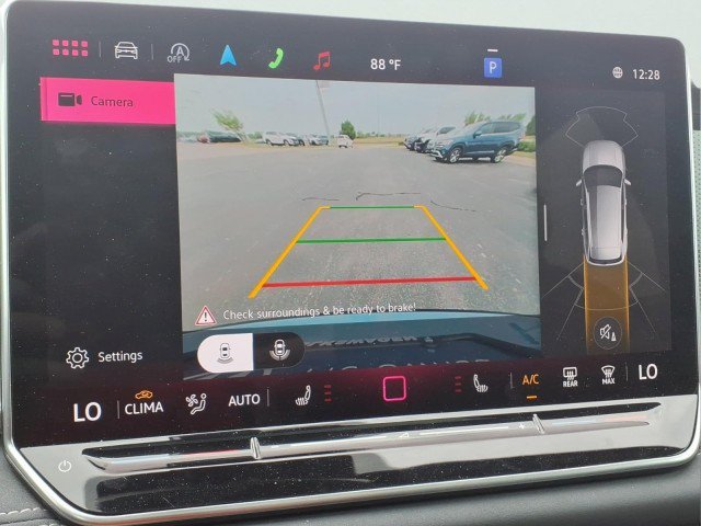 Certified 2025 Volkswagen Tiguan SE R-Line AWD/4WD image 19