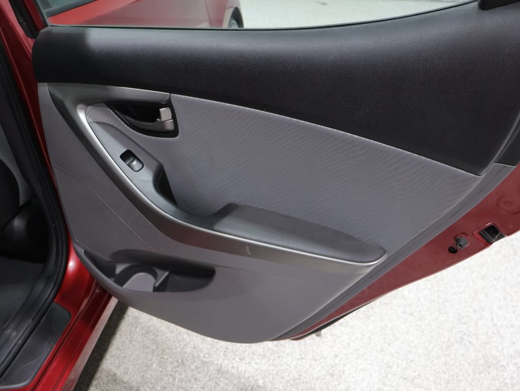 Used 2013 Hyundai Elantra GLS w/ Preferred Pkg FWD image 18