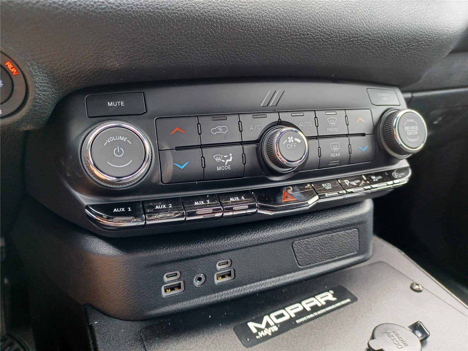 New 2026 Dodge Durango AWD w/ Skid Plate Group image 24