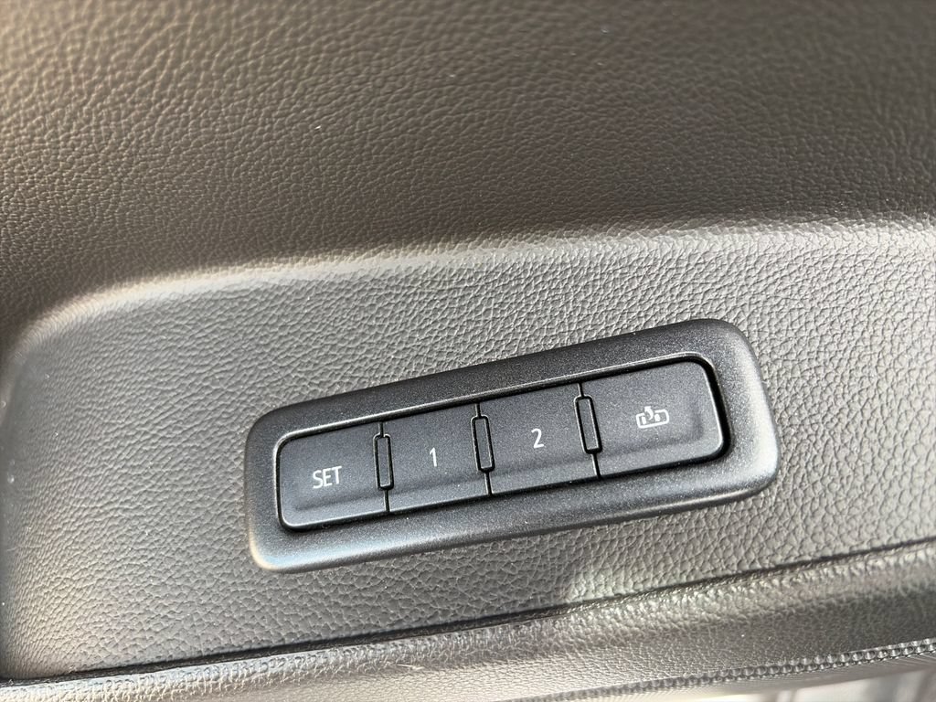 Used 2020 Chevrolet Tahoe Premier w/ Premier Plus Edition AWD/4WD image 34
