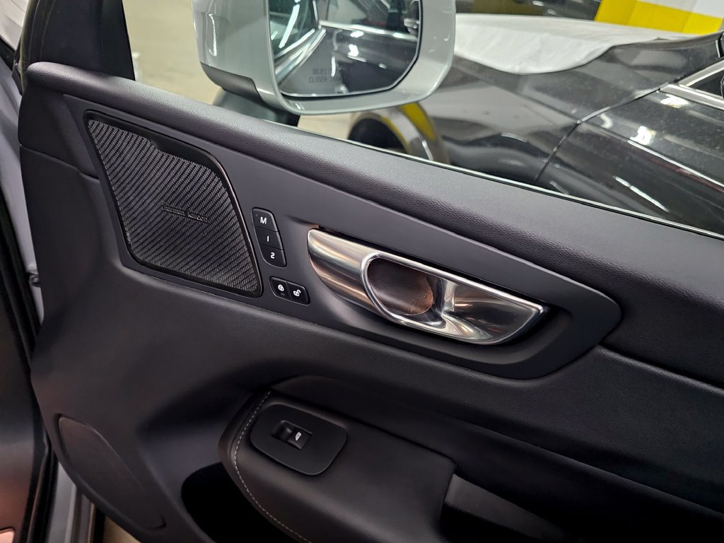 Certified 2023 Volvo XC60 B6 Ultimate AWD/4WD image 11