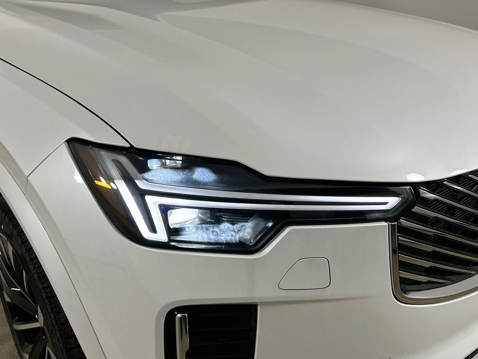 New 2026 Volvo XC90 T8 Plus w/ Protection Package AWD/4WD image 9