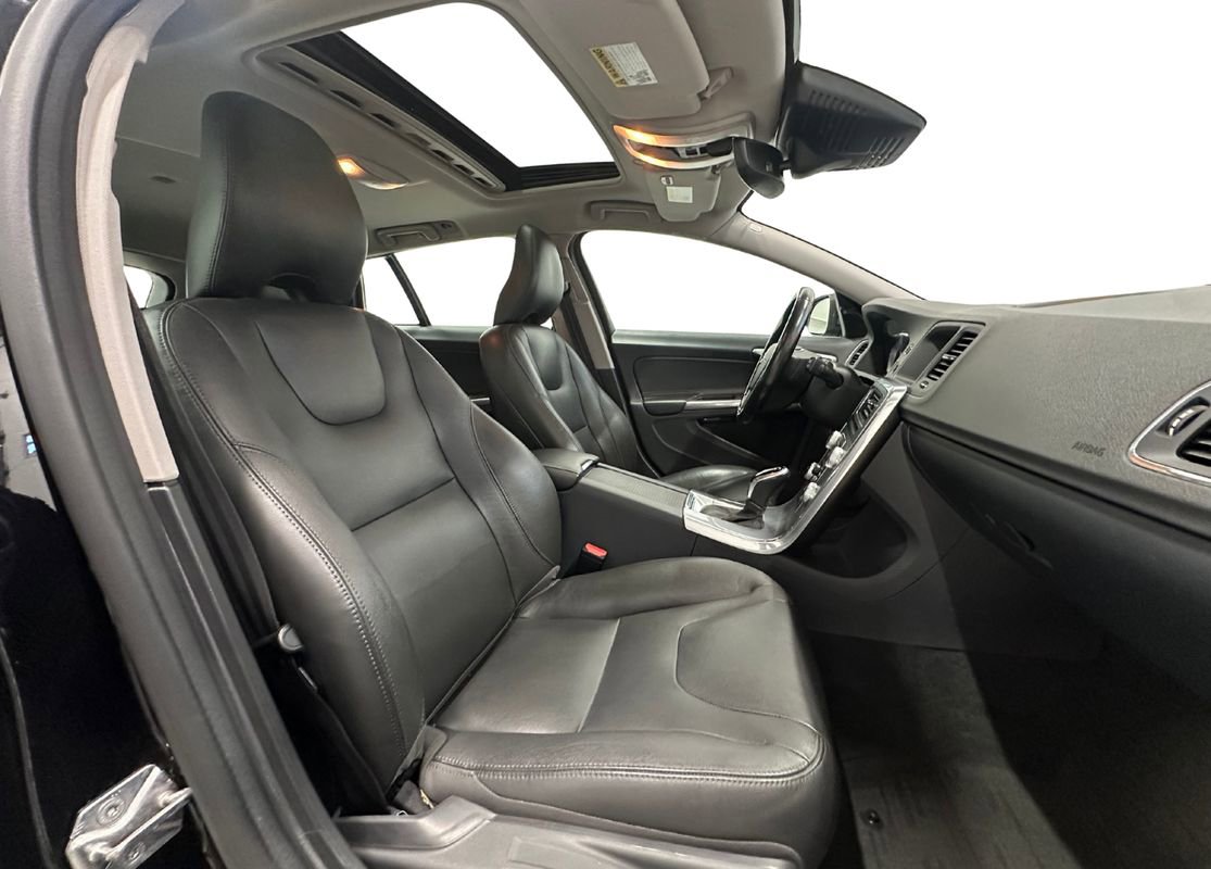 Used 2017 Volvo V60 T5 Platinum w/ Climate Package image 18