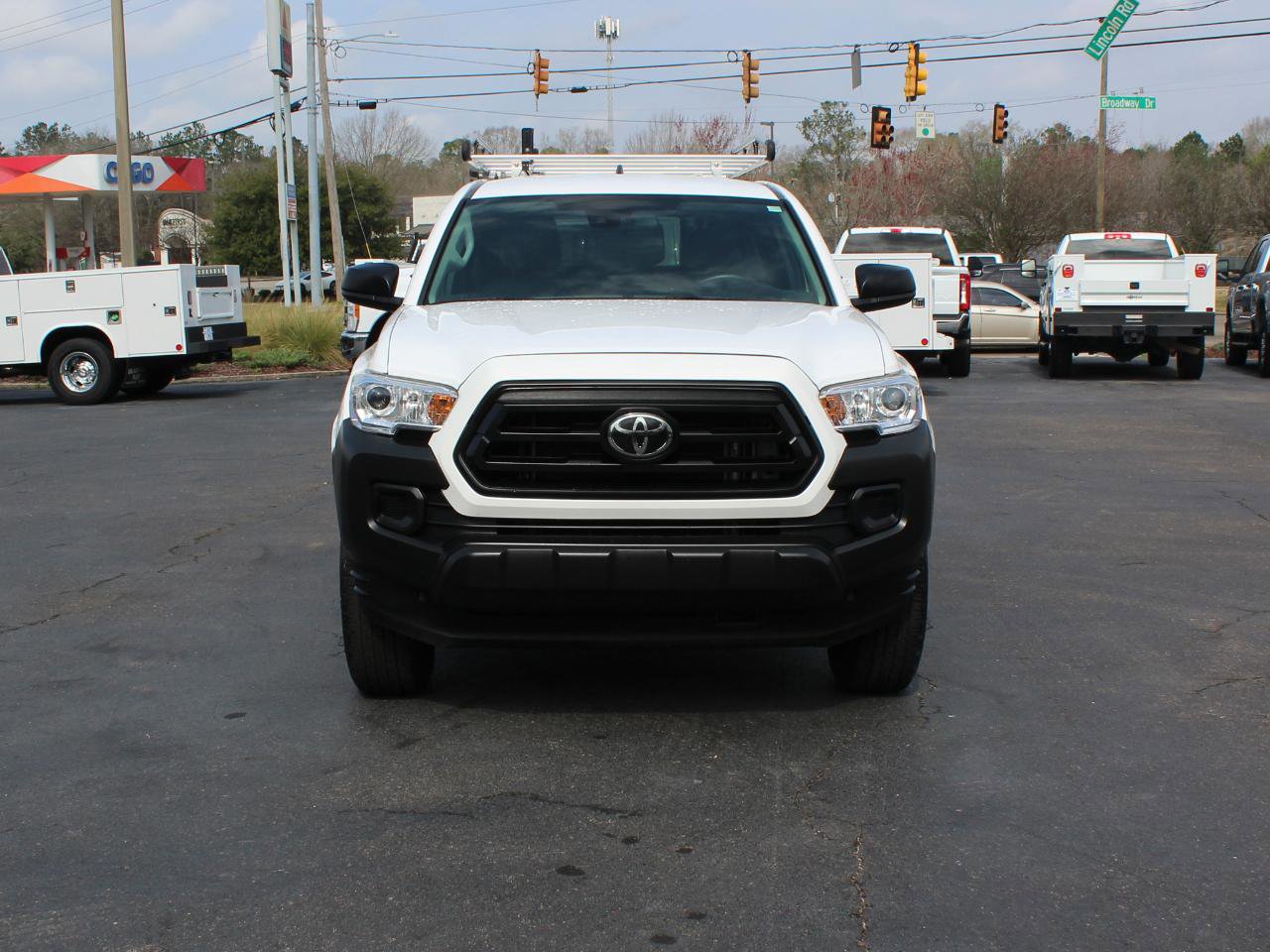 Used 2022 Toyota Tacoma SR image 9