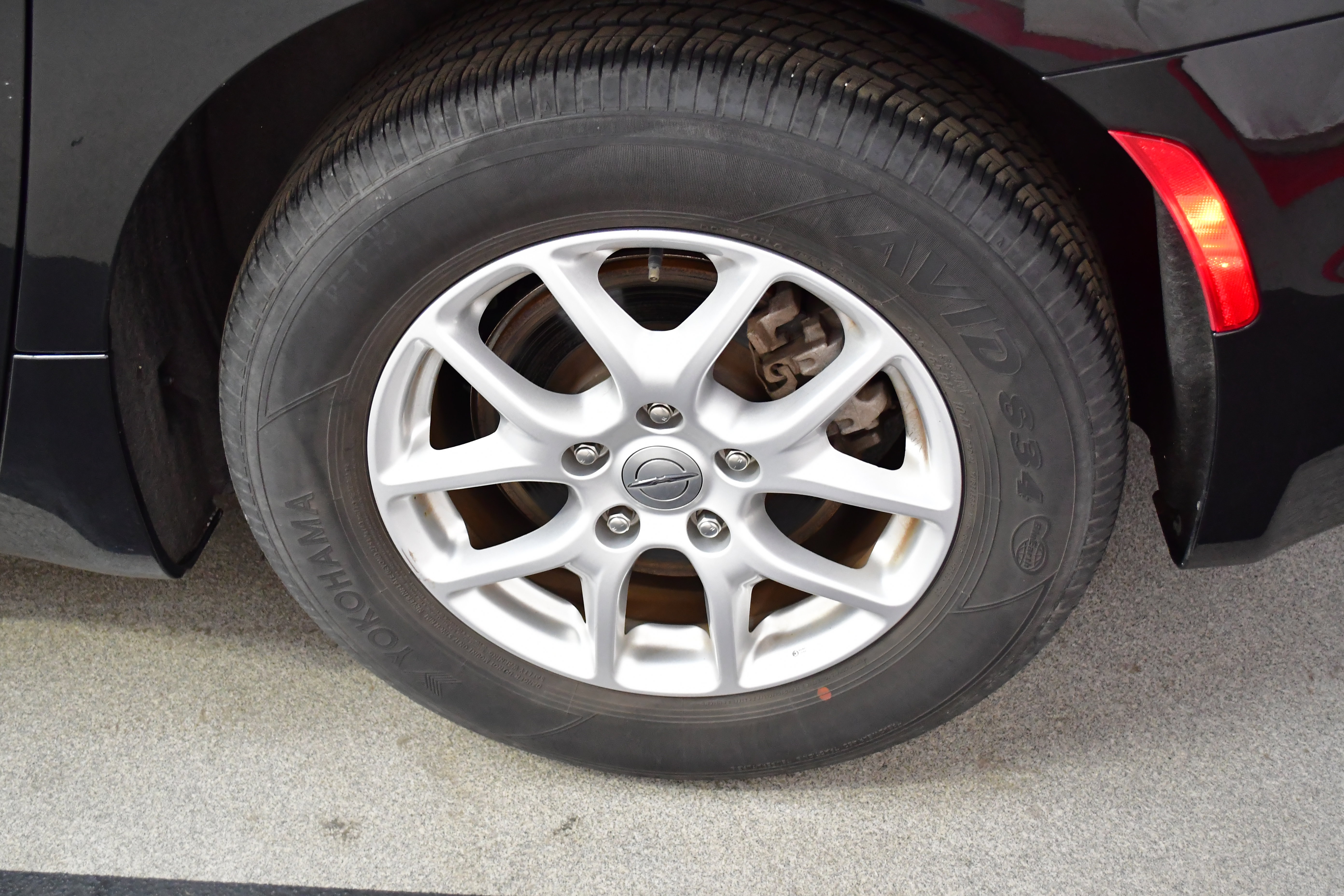 Used 2023 Chrysler Pacifica Touring-L FWD image 4
