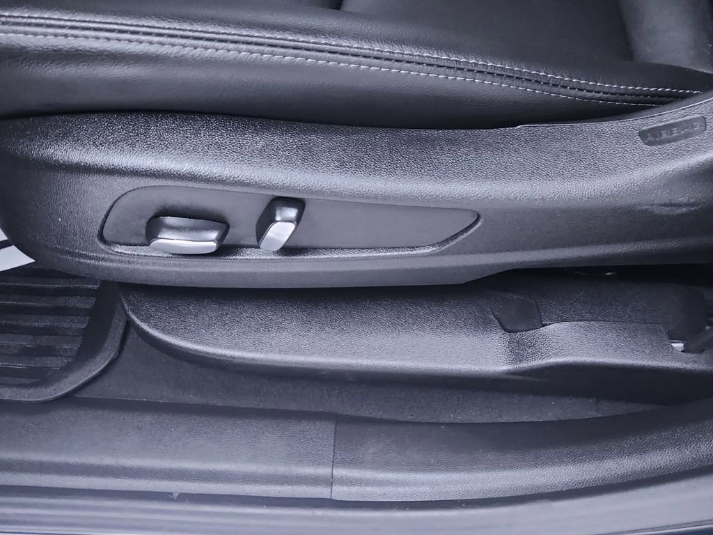 Used 2024 Cadillac XT6 Luxury w/ LPO, Floor Liner Package FWD image 12