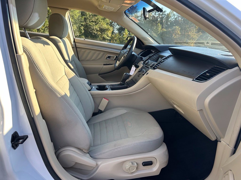 Used 2018 Ford Taurus SE FWD image 15