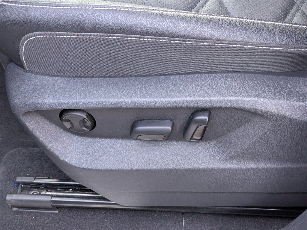 Used 2025 Volkswagen Atlas SE image 13