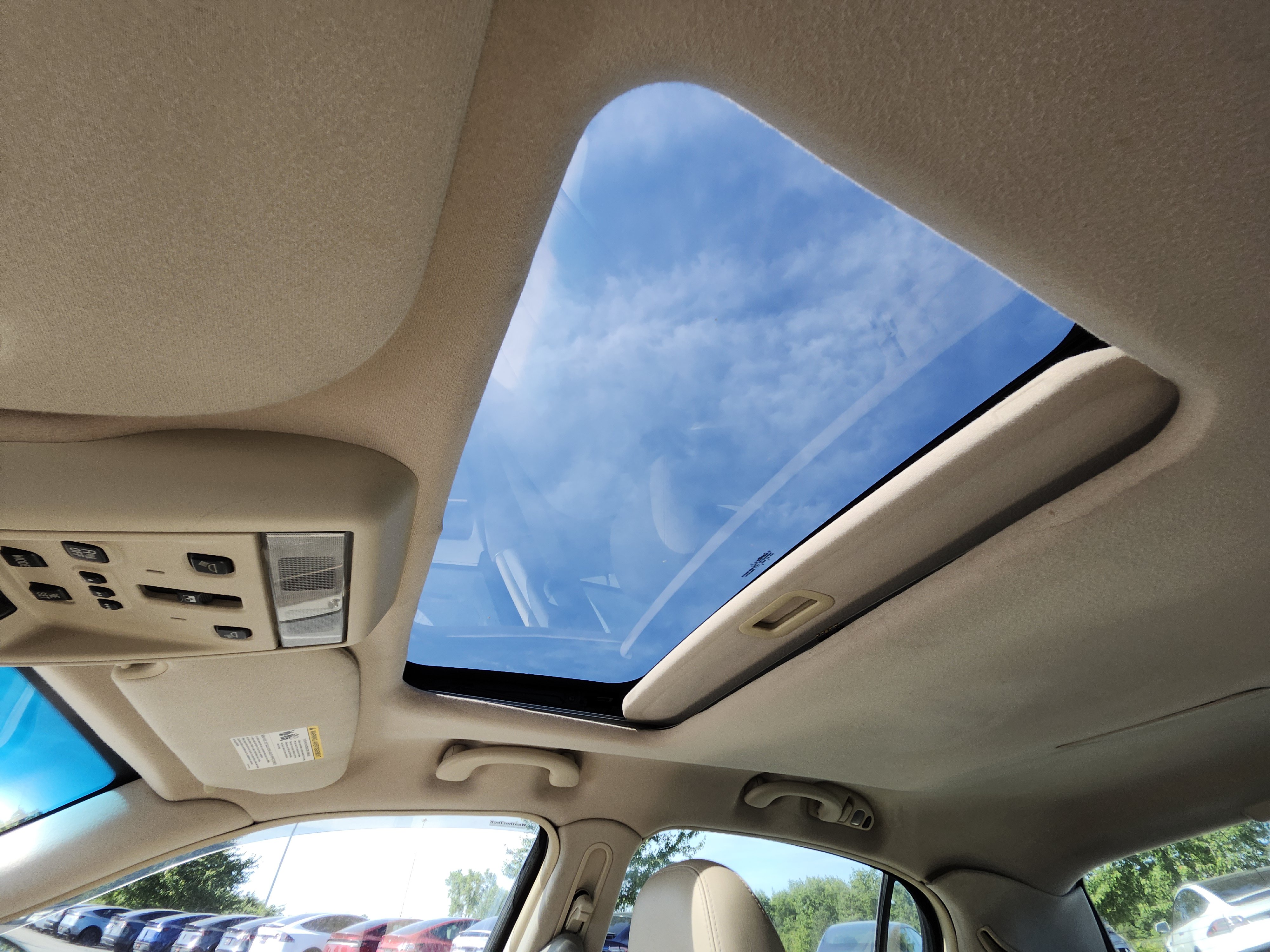 Used 2005 Lincoln Town Car Signature Limited RWD image 2