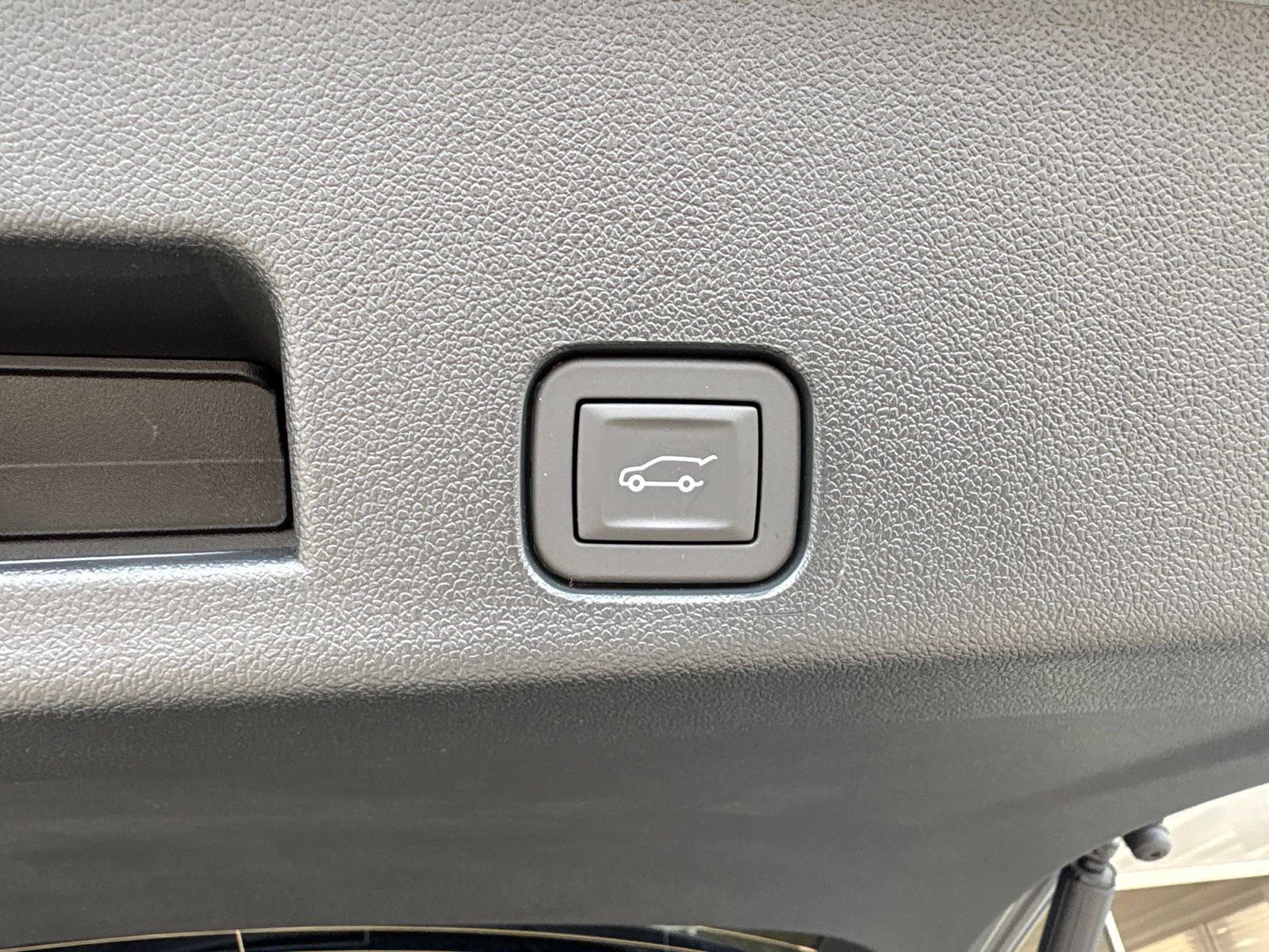 New 2026 Chevrolet Traverse LT w/ Driver Confidence Package FWD image 18