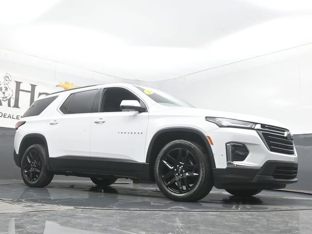 Used 2023 Chevrolet Traverse LT image 2