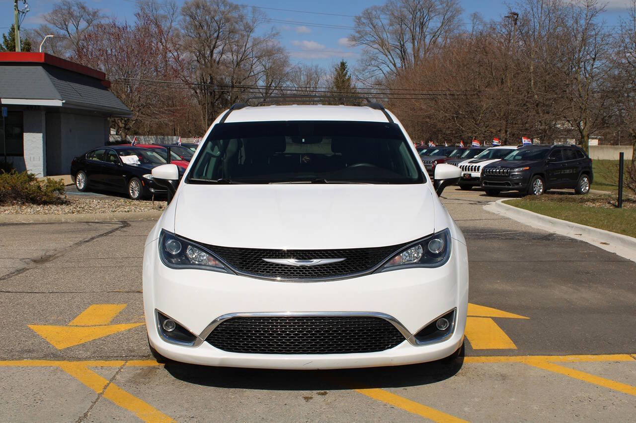 Used 2017 Chrysler Pacifica Touring Plus w/ Tire & Wheel Group image 2