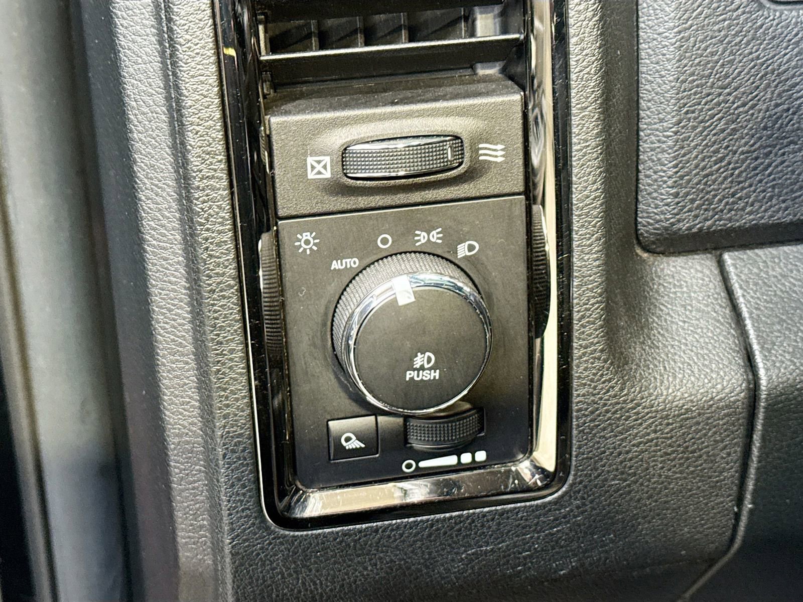 Used 2014 RAM 1500 Sport w/ Convenience Group image 13