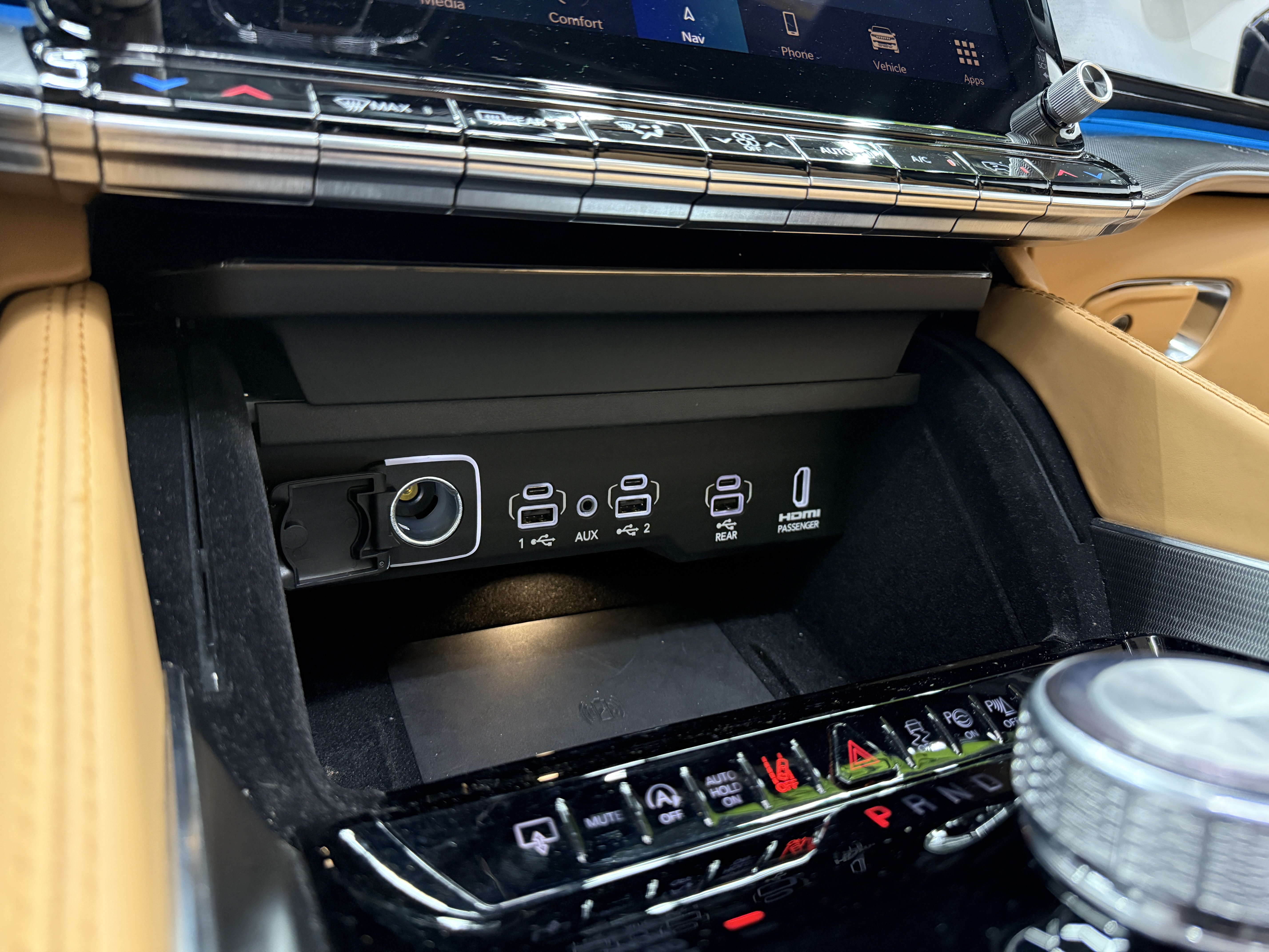 Used 2024 Jeep Grand Wagoneer Series III w/ Rear-Seat Entertainment Group AWD/4WD image 23