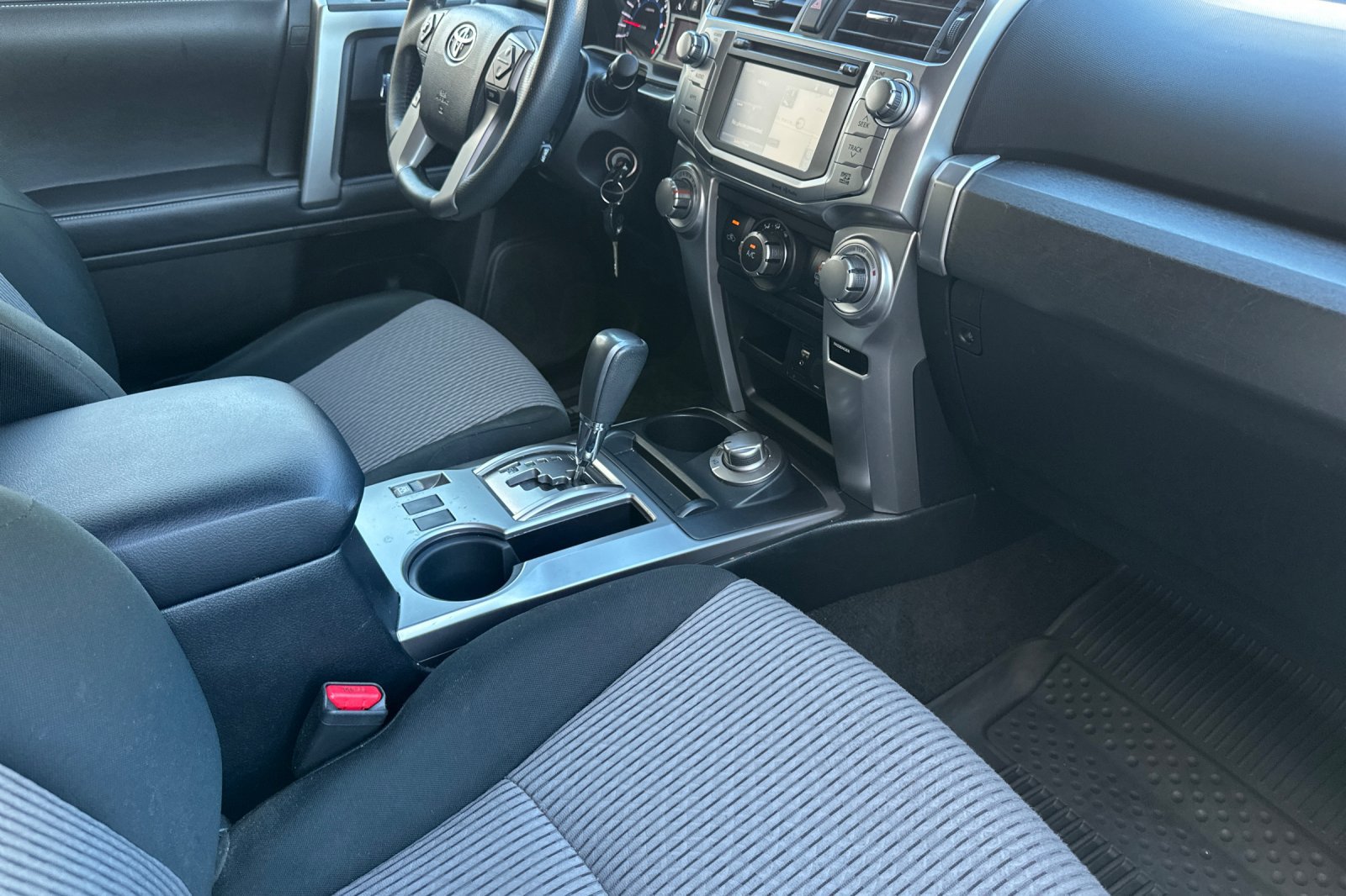 Used 2018 Toyota 4Runner SR5 AWD/4WD image 20