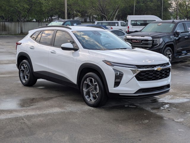 Used 2024 Chevrolet Trax LT w/ Driver Confidence Package image 3