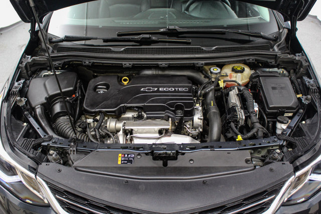Used 2017 Chevrolet Cruze Premier FWD image 29