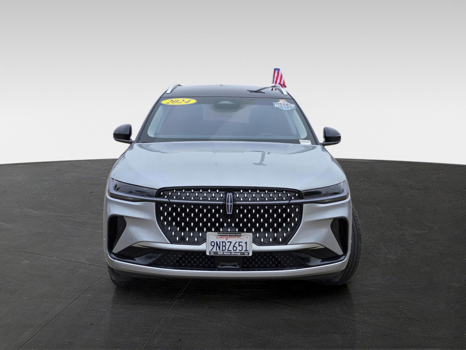 Used 2024 Lincoln Nautilus Reserve image 2