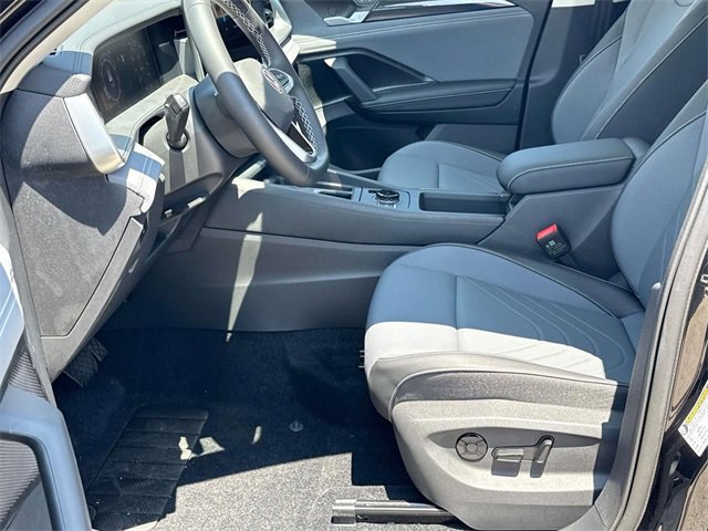 New 2025 Volkswagen Tiguan SE image 22