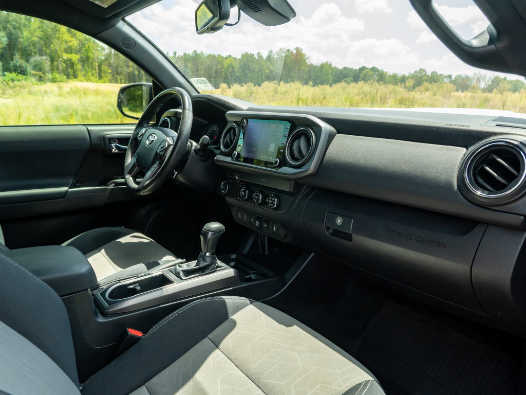 Used 2020 Toyota Tacoma TRD Sport w/ Technology Package RWD image 17