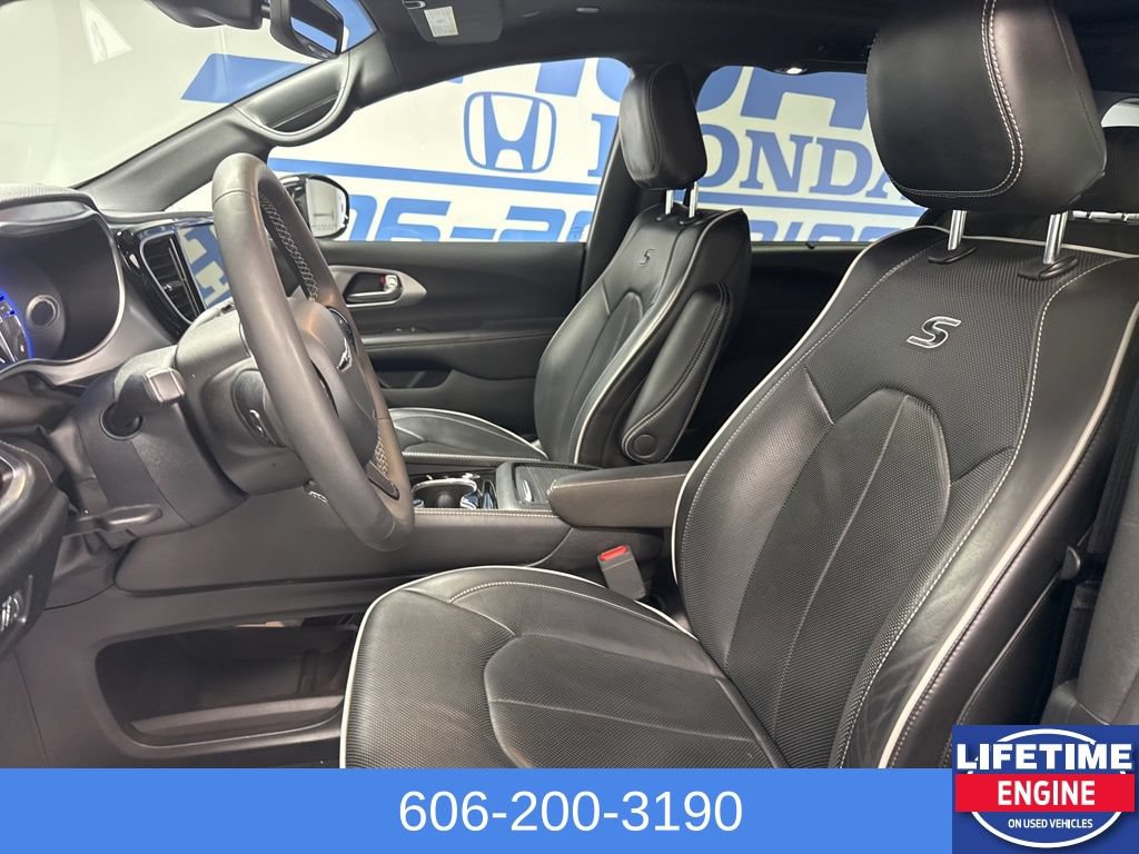 Used 2025 Chrysler Pacifica Limited FWD image 24