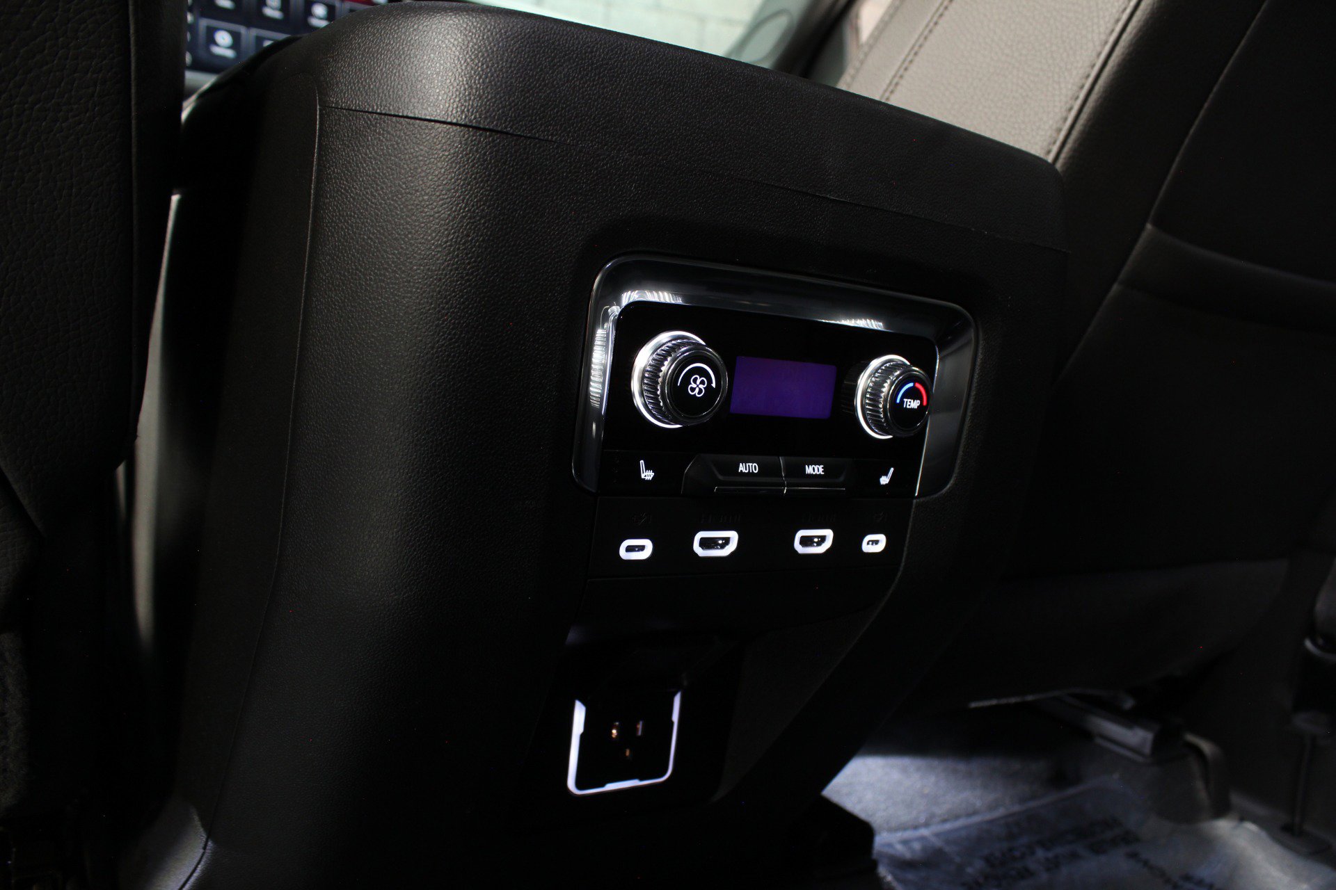 Used 2023 GMC Yukon Denali w/ Advanced Technology Package image 38