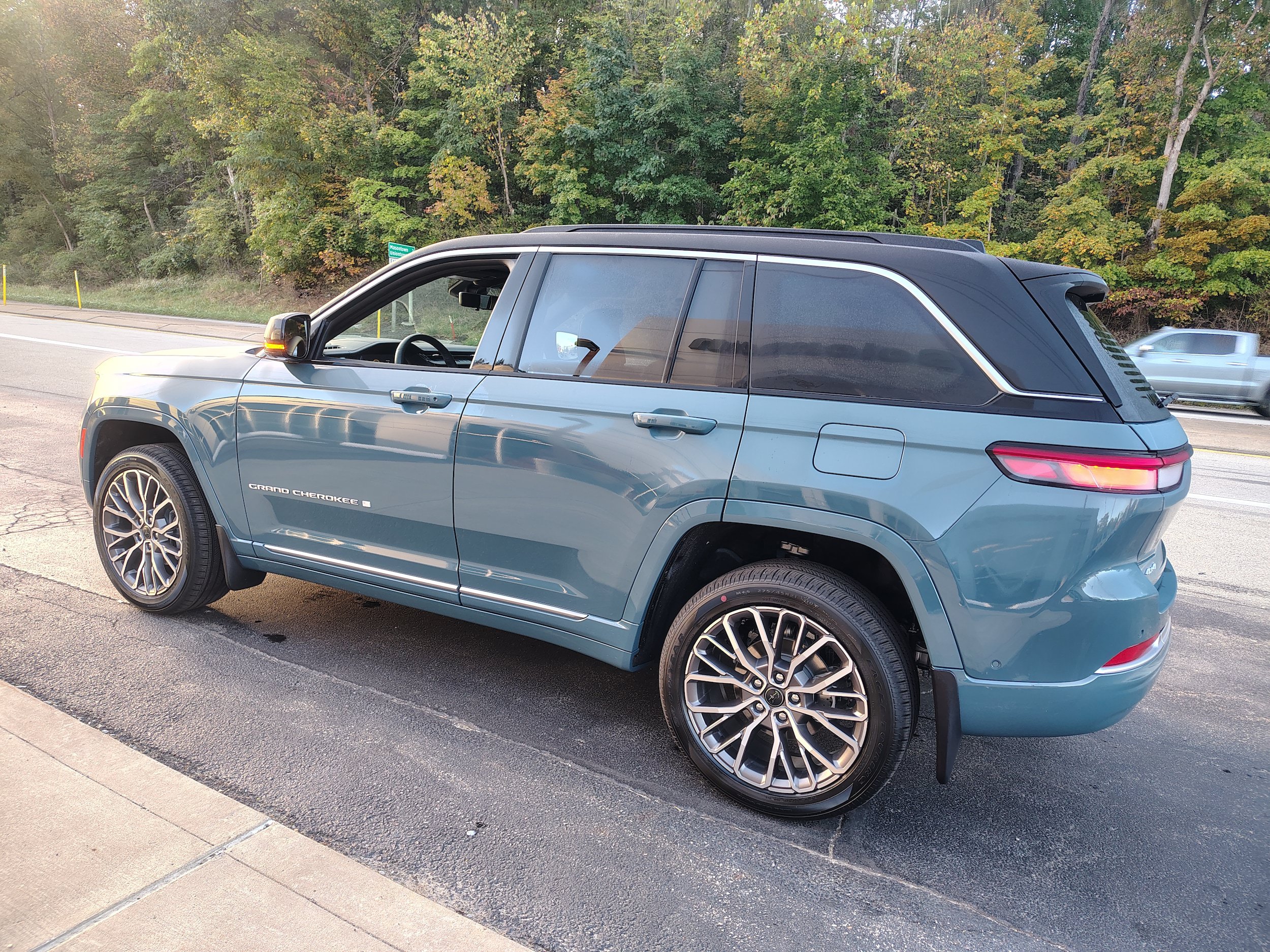 New 2027 Jeep Grand Cherokee Summit AWD/4WD image 9