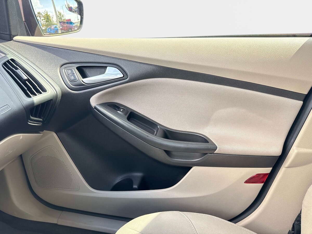 Used 2018 Ford Focus SE FWD image 21