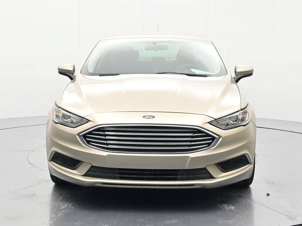 Used 2018 Ford Fusion SE w/ Fusion SE Technology Package FWD image 2