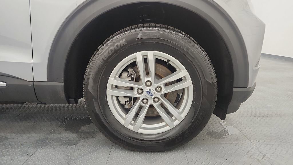 Used 2023 Ford Explorer XLT image 23