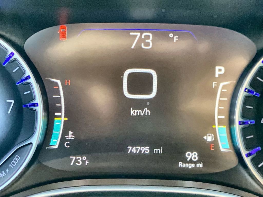 Used 2023 Chrysler Pacifica Touring-L image 12