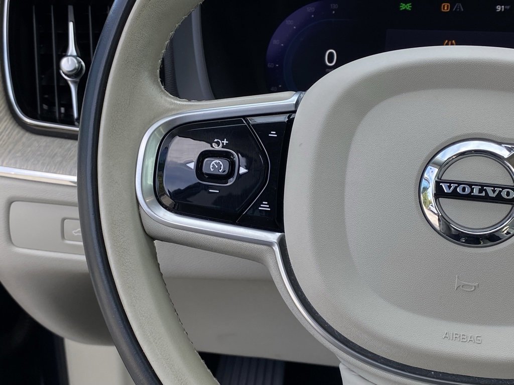 Used 2023 Volvo XC60 B5 Plus w/ Protection Package Premier image 12