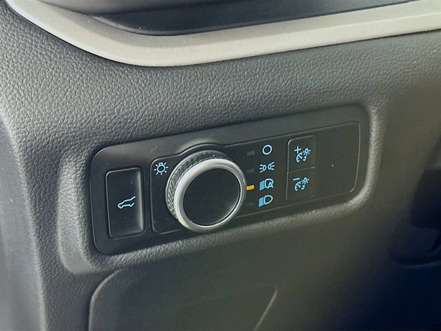 Used 2023 Ford Explorer XLT AWD/4WD image 23