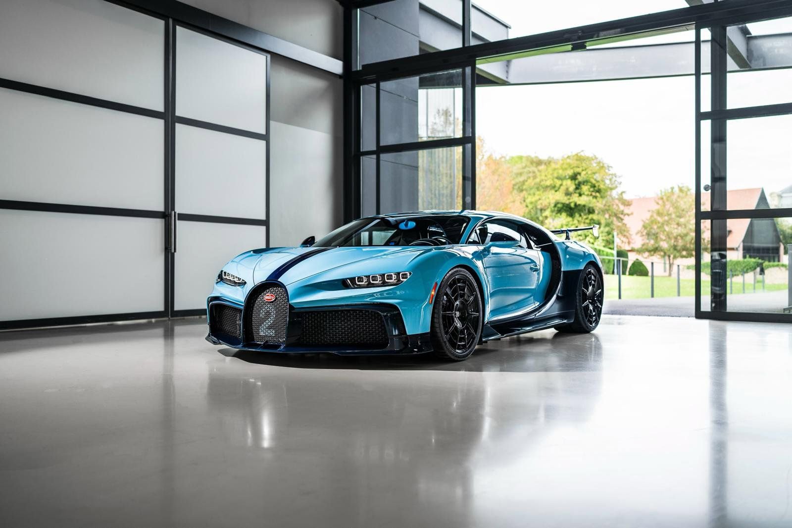 Used 2023 Bugatti Chiron Pur Sport AWD/4WD image 3