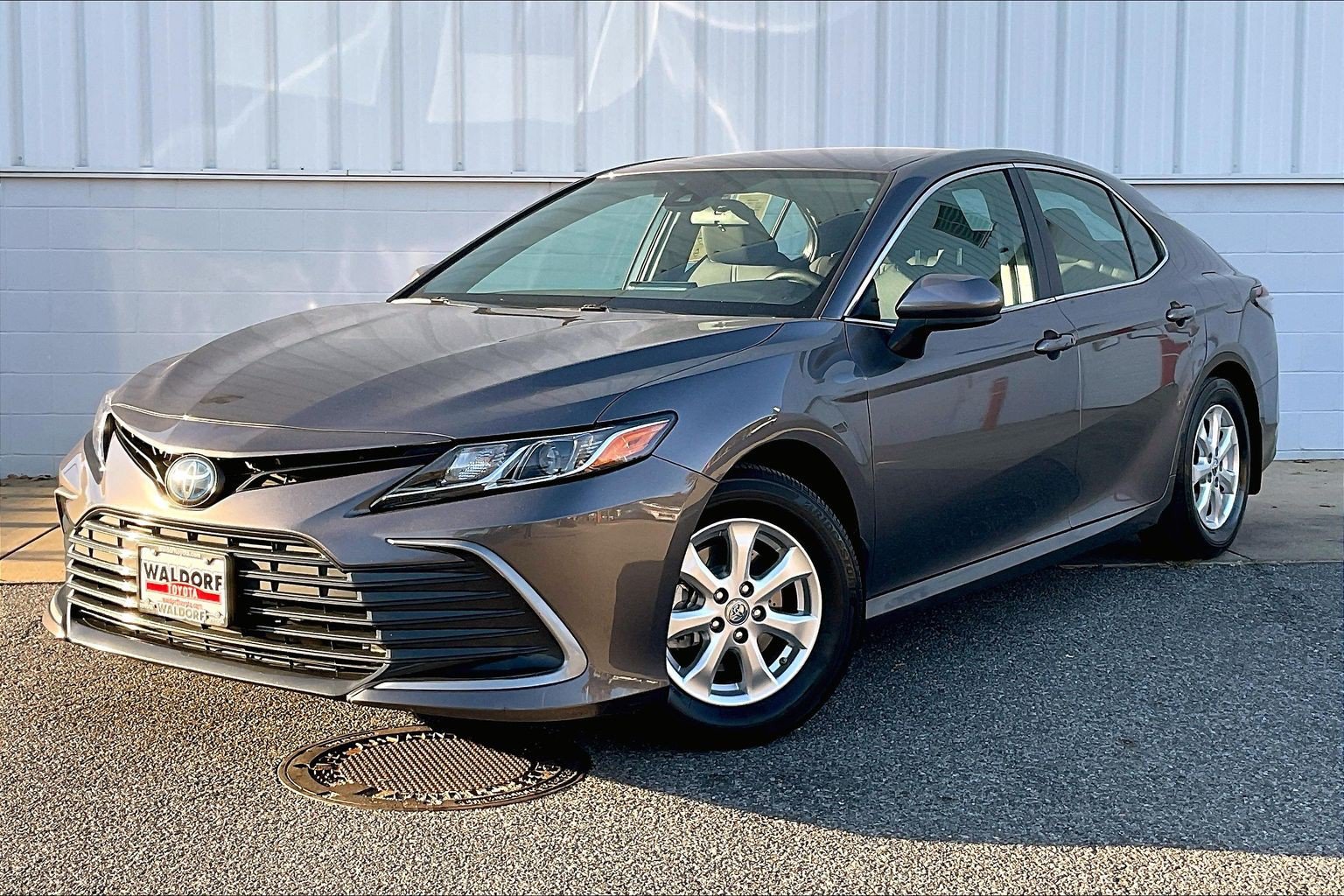 Used 2022 Toyota Camry LE FWD image 2