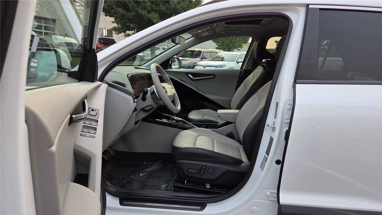 Certified 2024 Kia Niro Wave w/ Wave Preserve Package FWD image 15