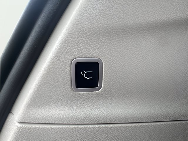 Certified 2018 Chrysler Pacifica Touring w/ Security Group FWD image 29