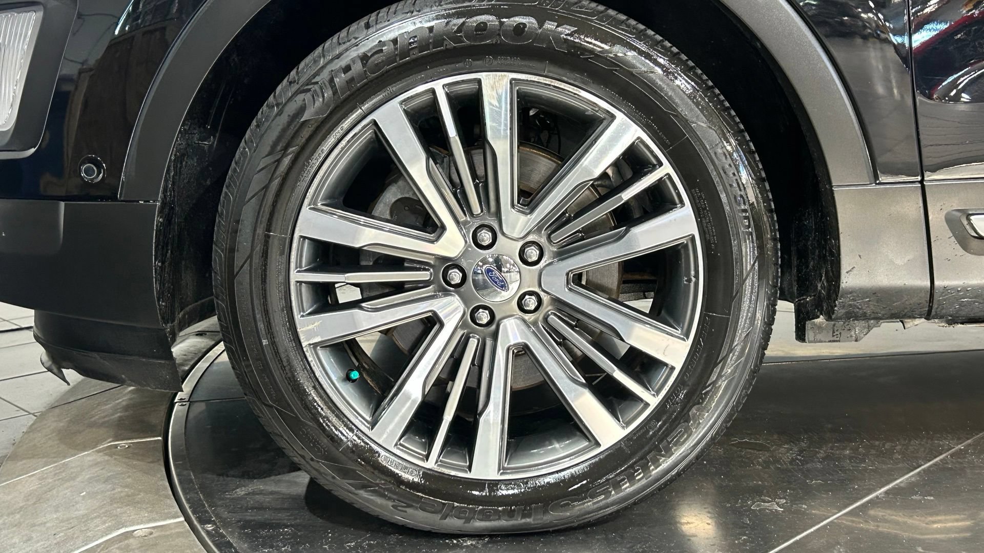 Used 2017 Ford Explorer Platinum AWD/4WD image 27