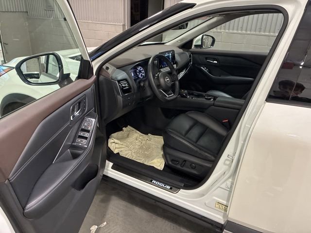Certified 2023 Nissan Rogue SL w/ SL Premium Package AWD/4WD image 9