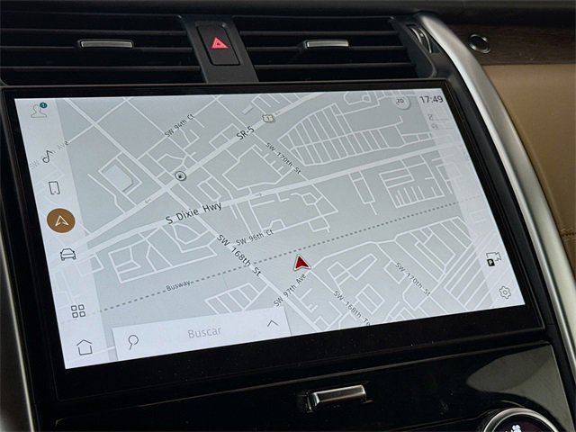 Used 2023 Land Rover Discovery Metropolitan Edition image 16