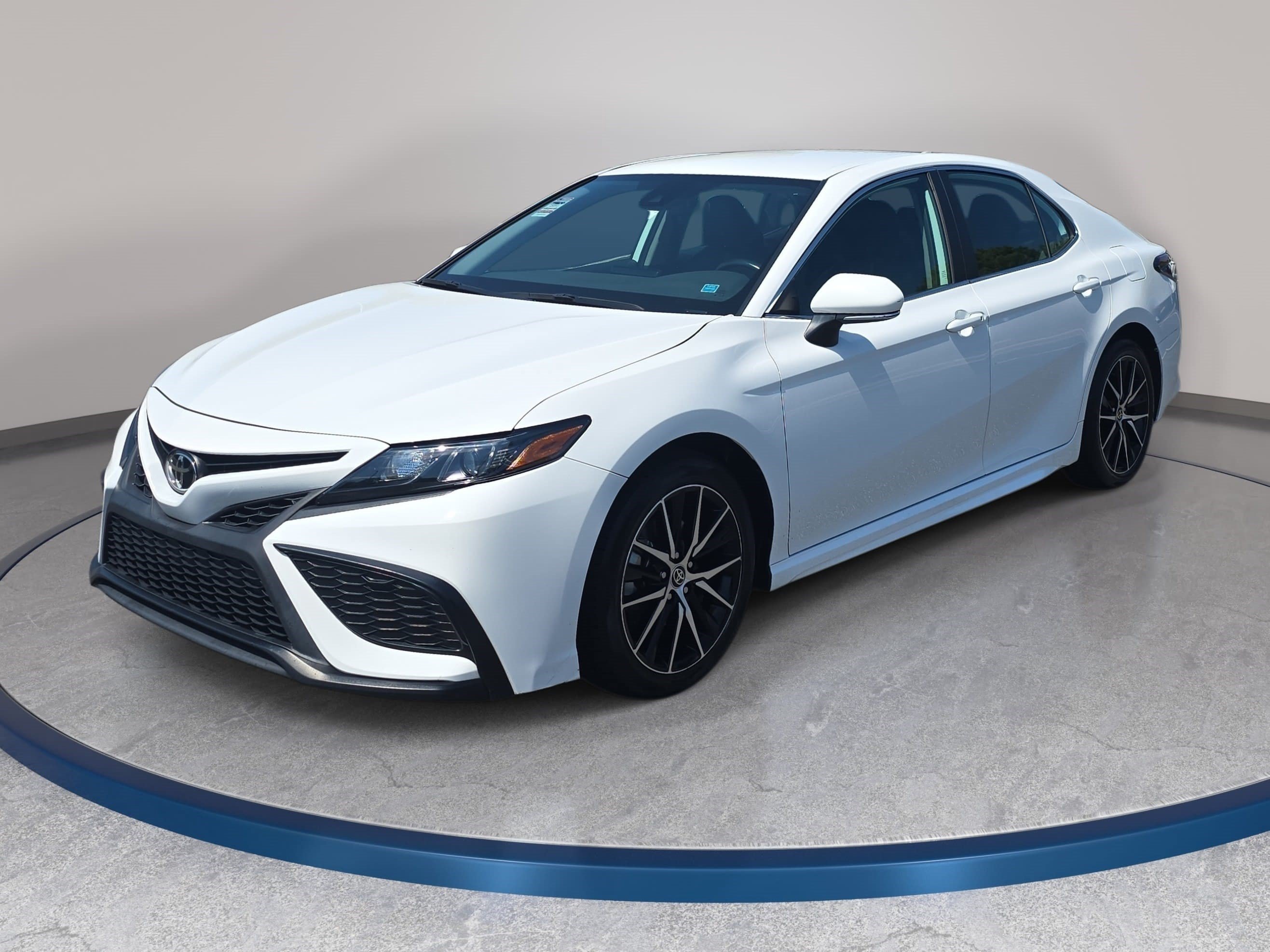 Used 2024 Toyota Camry SE FWD image 1