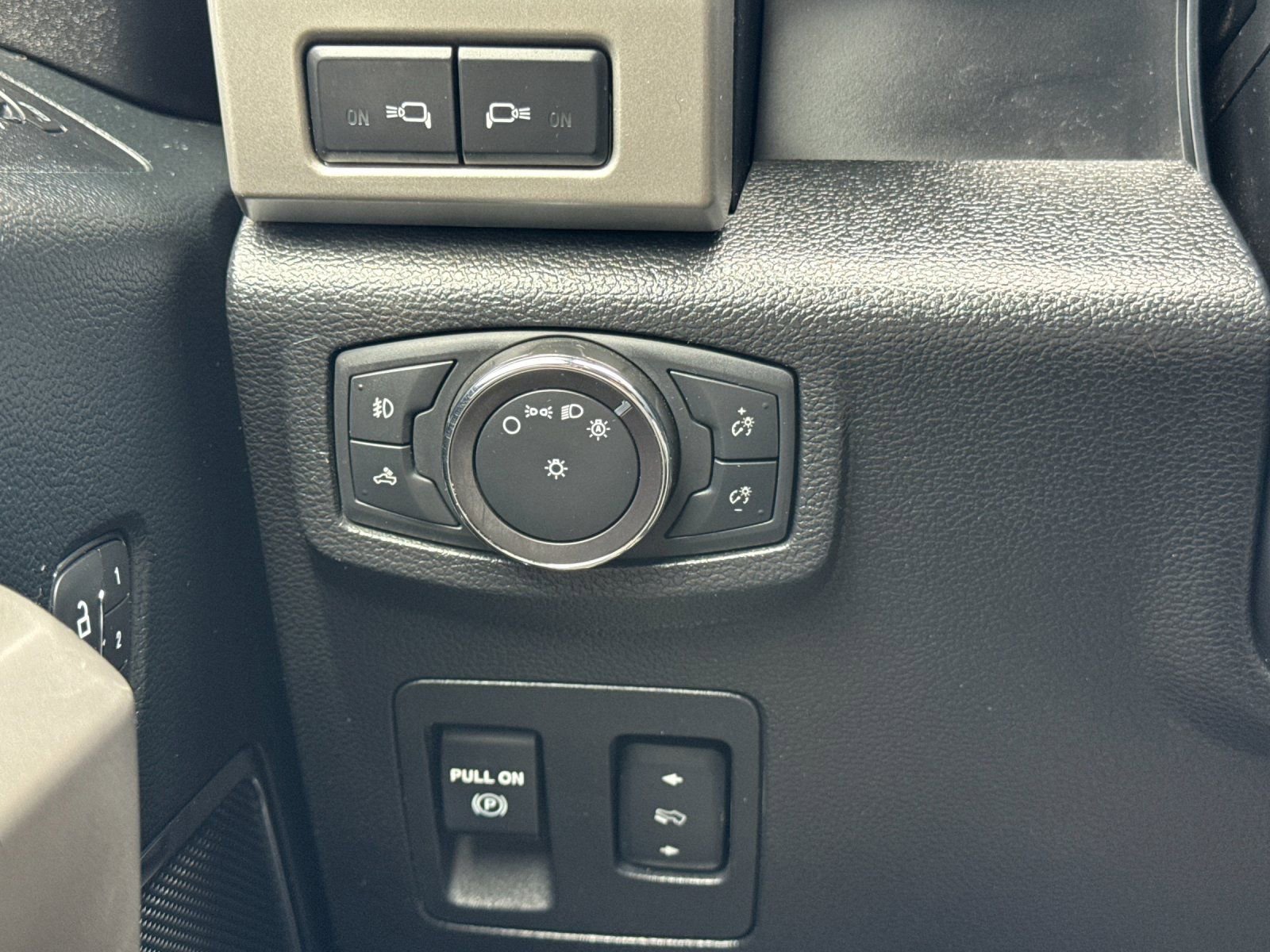 Used 2019 Ford F150 Lariat w/ Equipment Group 502A Luxury AWD/4WD image 31