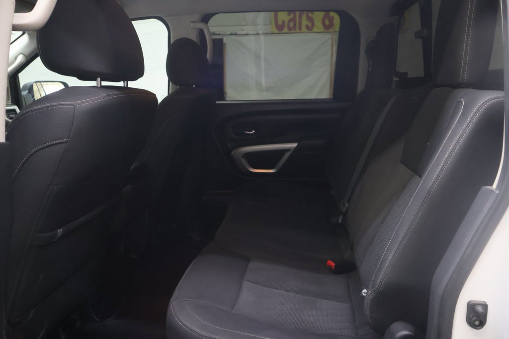 Used 2018 Nissan Titan SV image 14