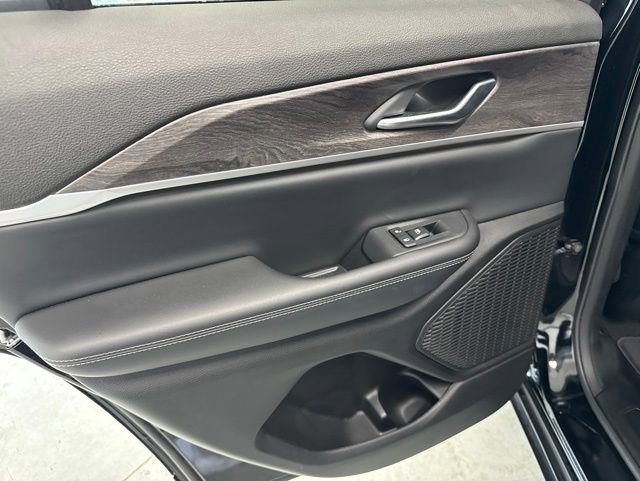 Used 2023 Jeep Grand Cherokee Limited w/ Black Appearance Package AWD/4WD image 23