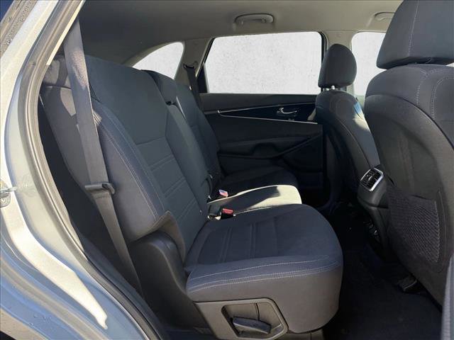 Used 2020 Kia Sorento LX image 14