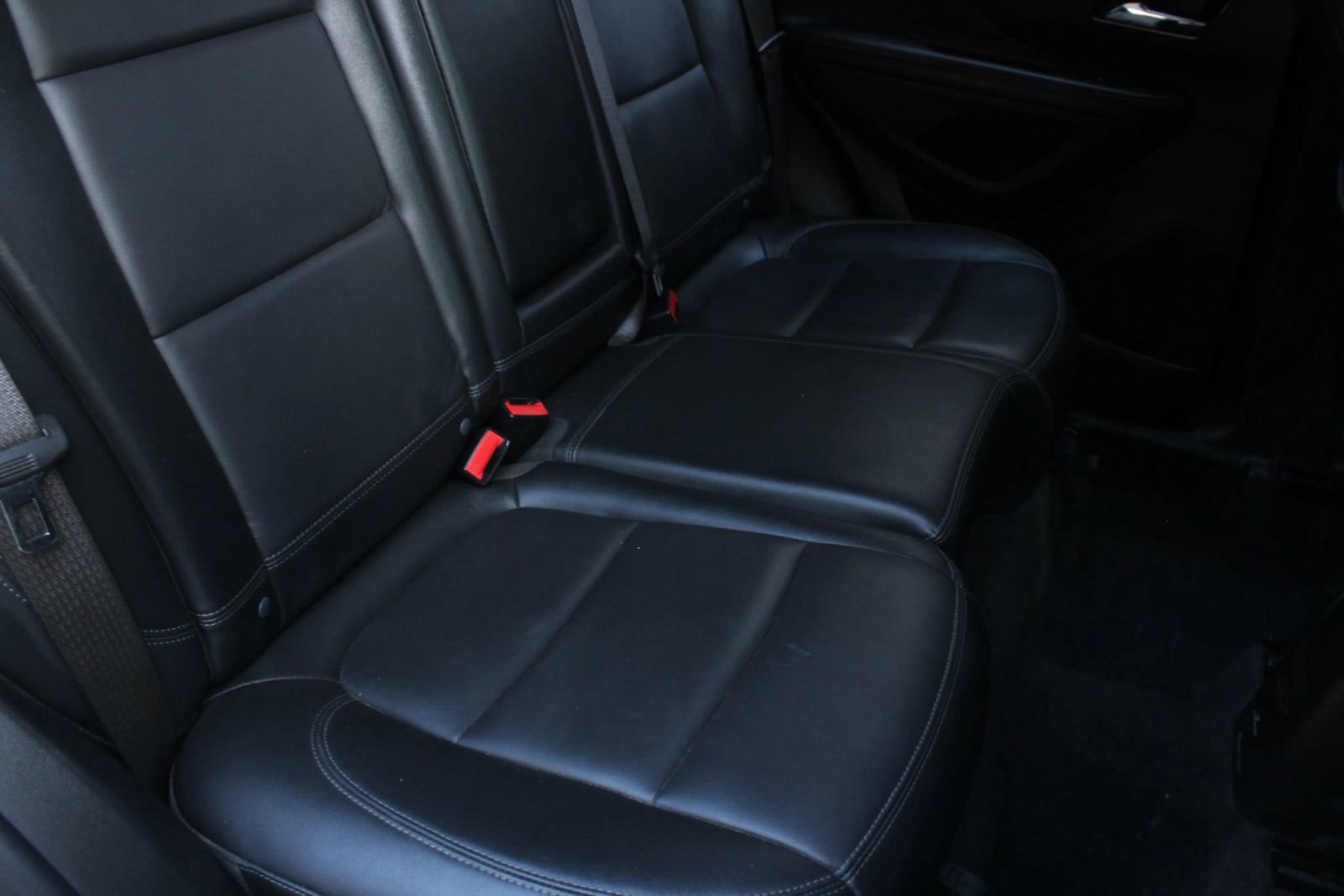 Used 2018 Buick Encore Essence image 23