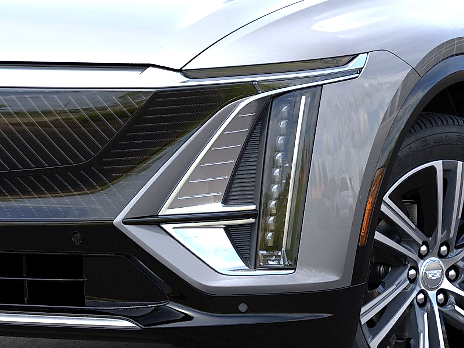 New 2026 Cadillac Lyriq Luxury AWD/4WD image 10