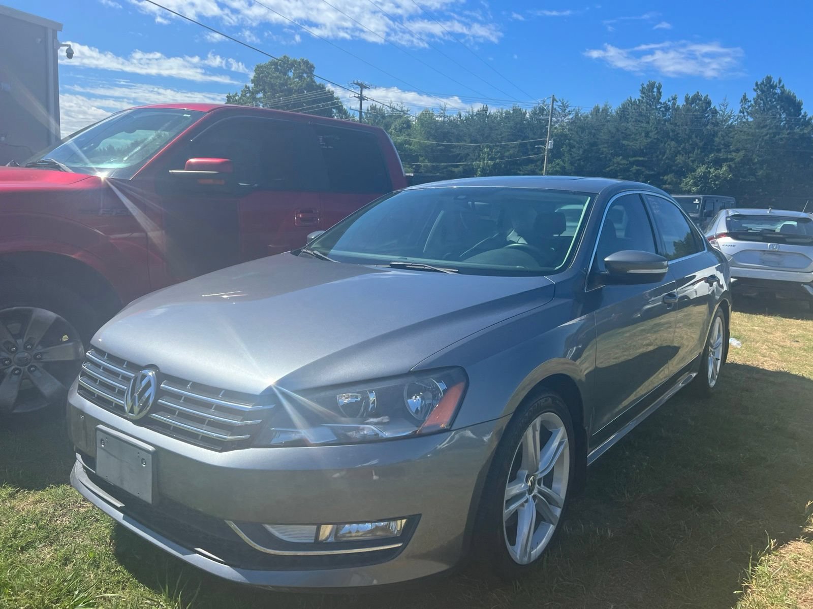 Used 2015 Volkswagen Passat TDI SEL Premium FWD image 2