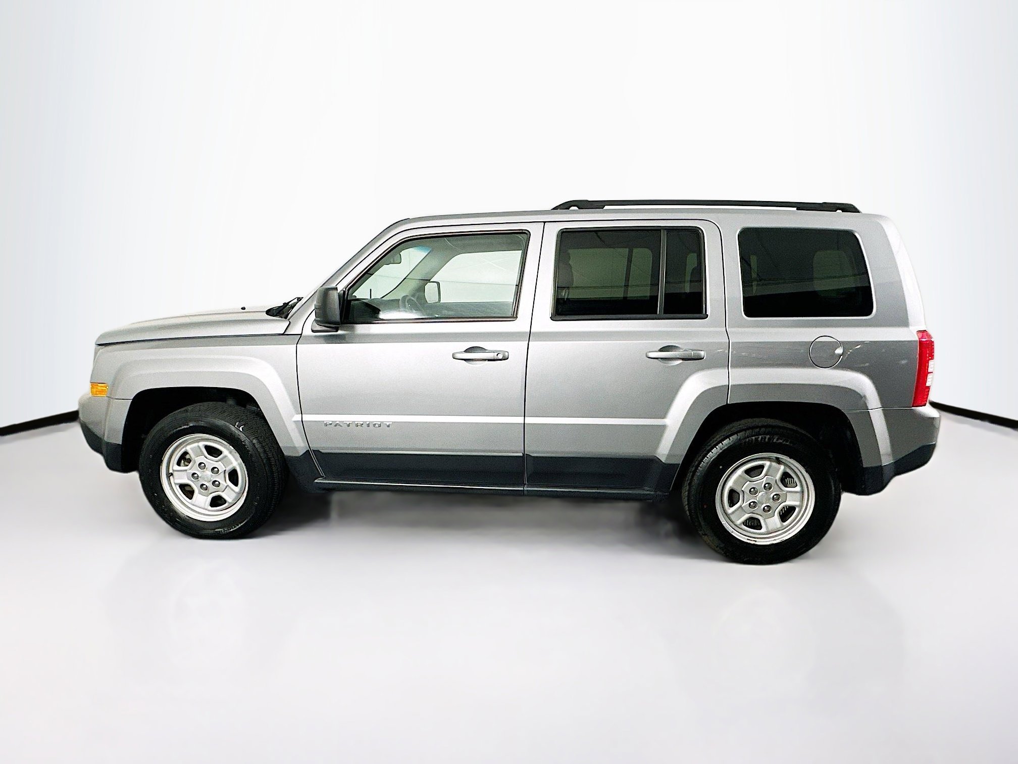 Used 2016 Jeep Patriot Sport w/ Power Value Group FWD image 5