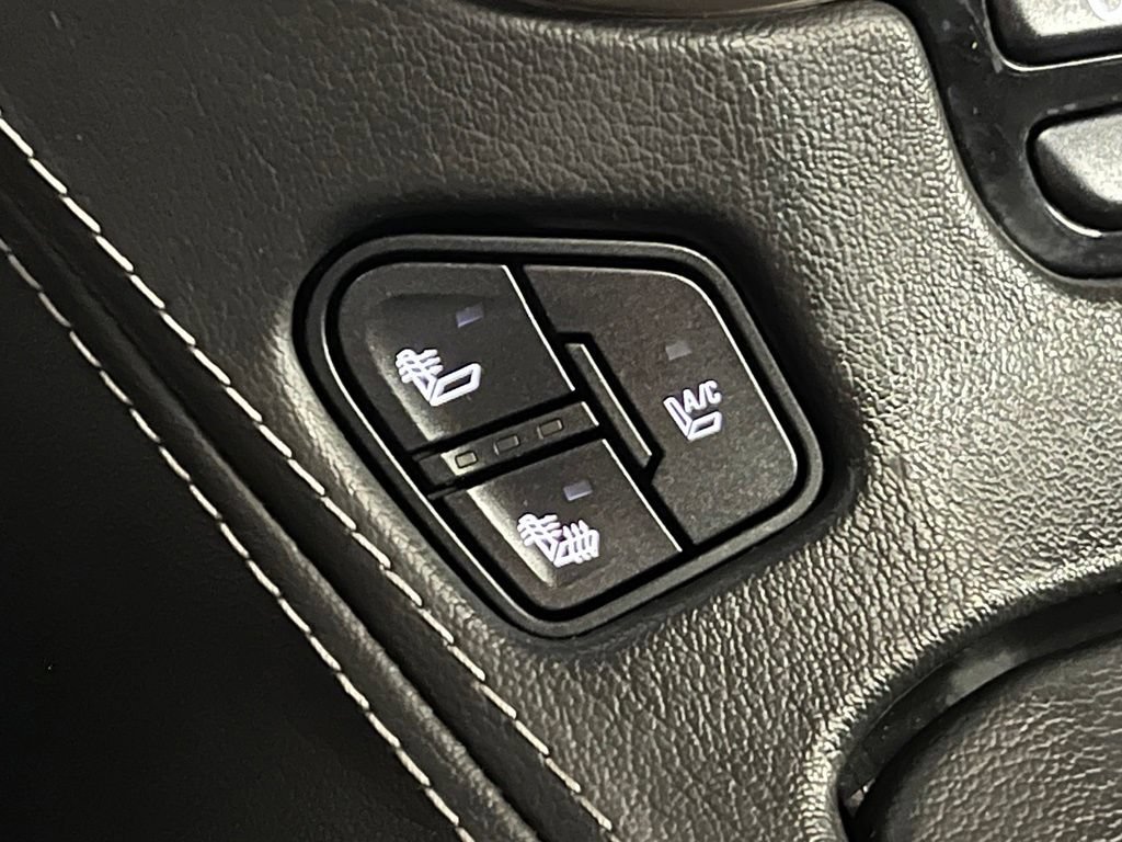 Used 2016 GMC Yukon Denali w/ Open Road Package AWD/4WD image 15